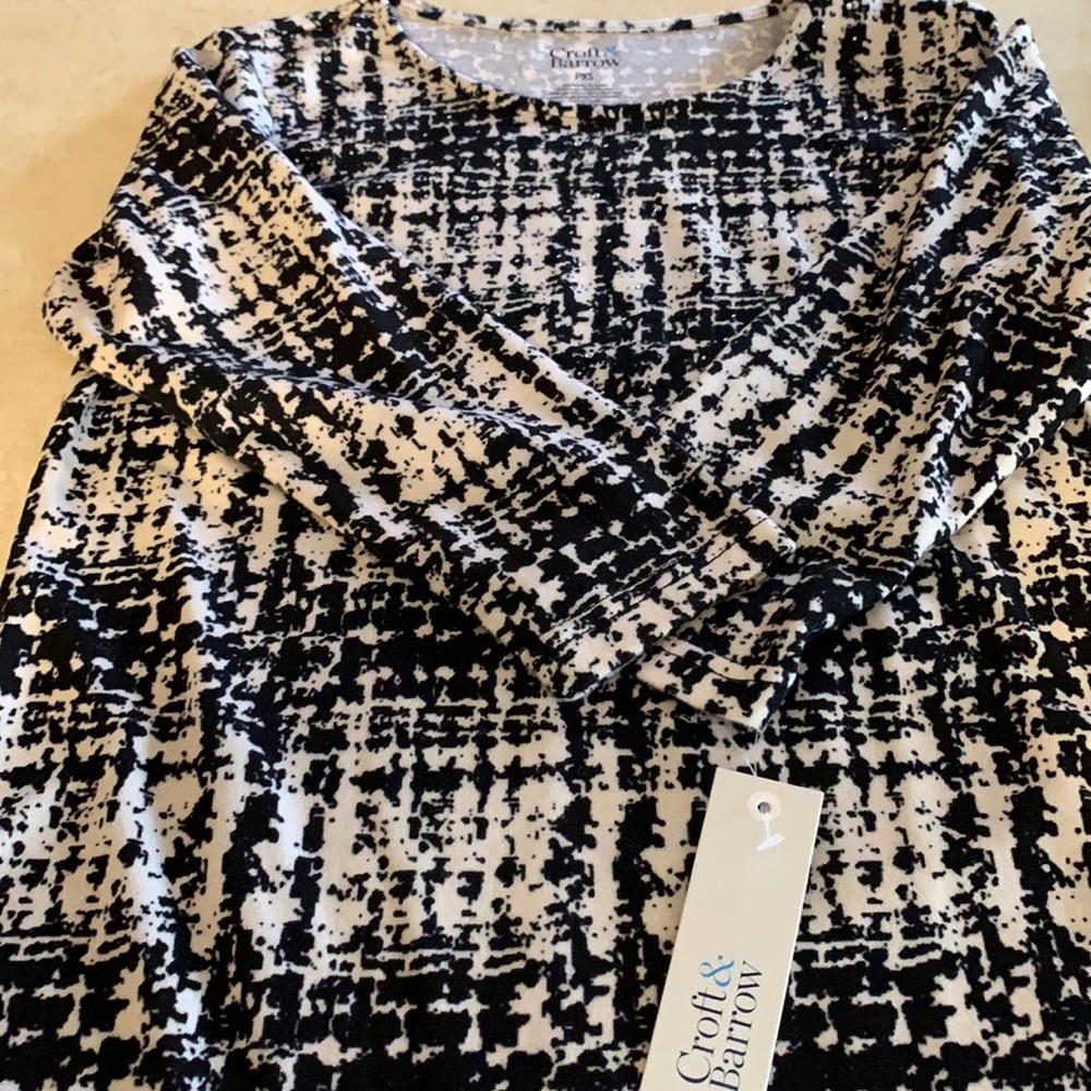 New Croft & Barrow black/white top with 3/4 length sleeves and scoop neck, PXS.